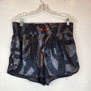 ATHLETA Tenacity Shorts Size M Satin Black Printed High Rise Waistband NO STRING